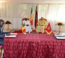 HM the King and Malian Pres. chair in Bamako signing of agreement on Malian Imams’ training